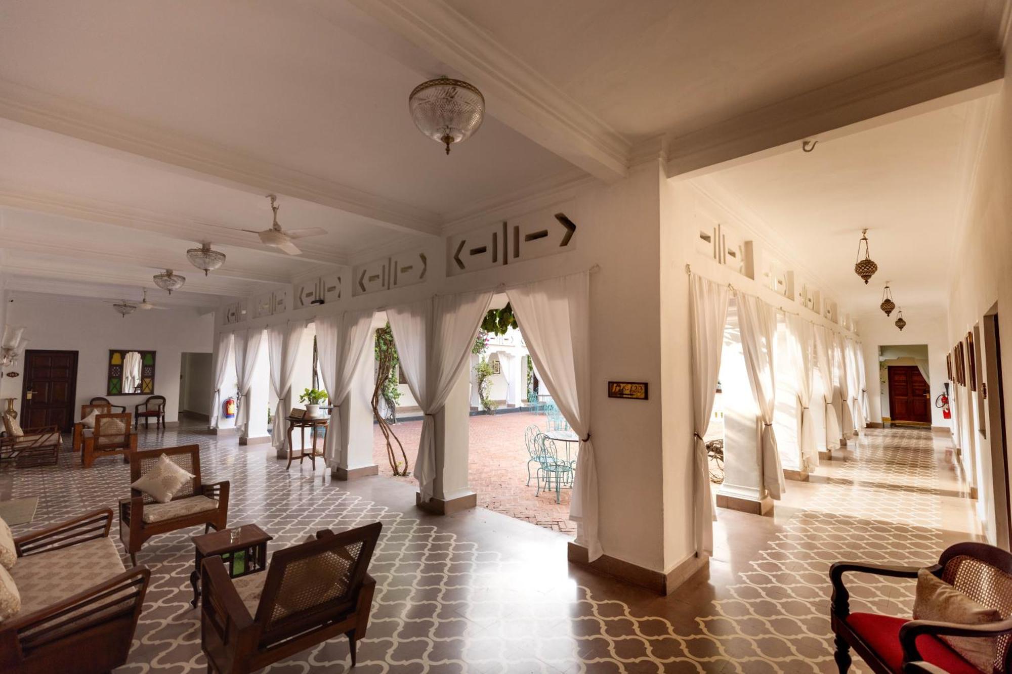 Saraca Hotel Lucknow Esterno foto